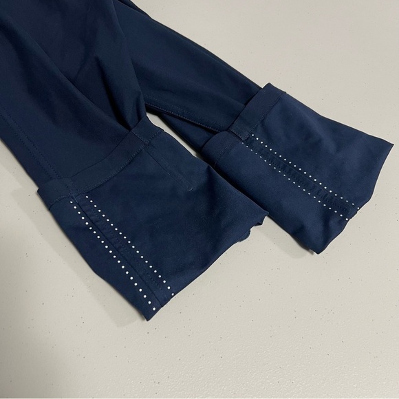 LIKE NEW Lululemon City Sleek 5 Pocket 7/8 Pant True Navy - Picture 8 of 14